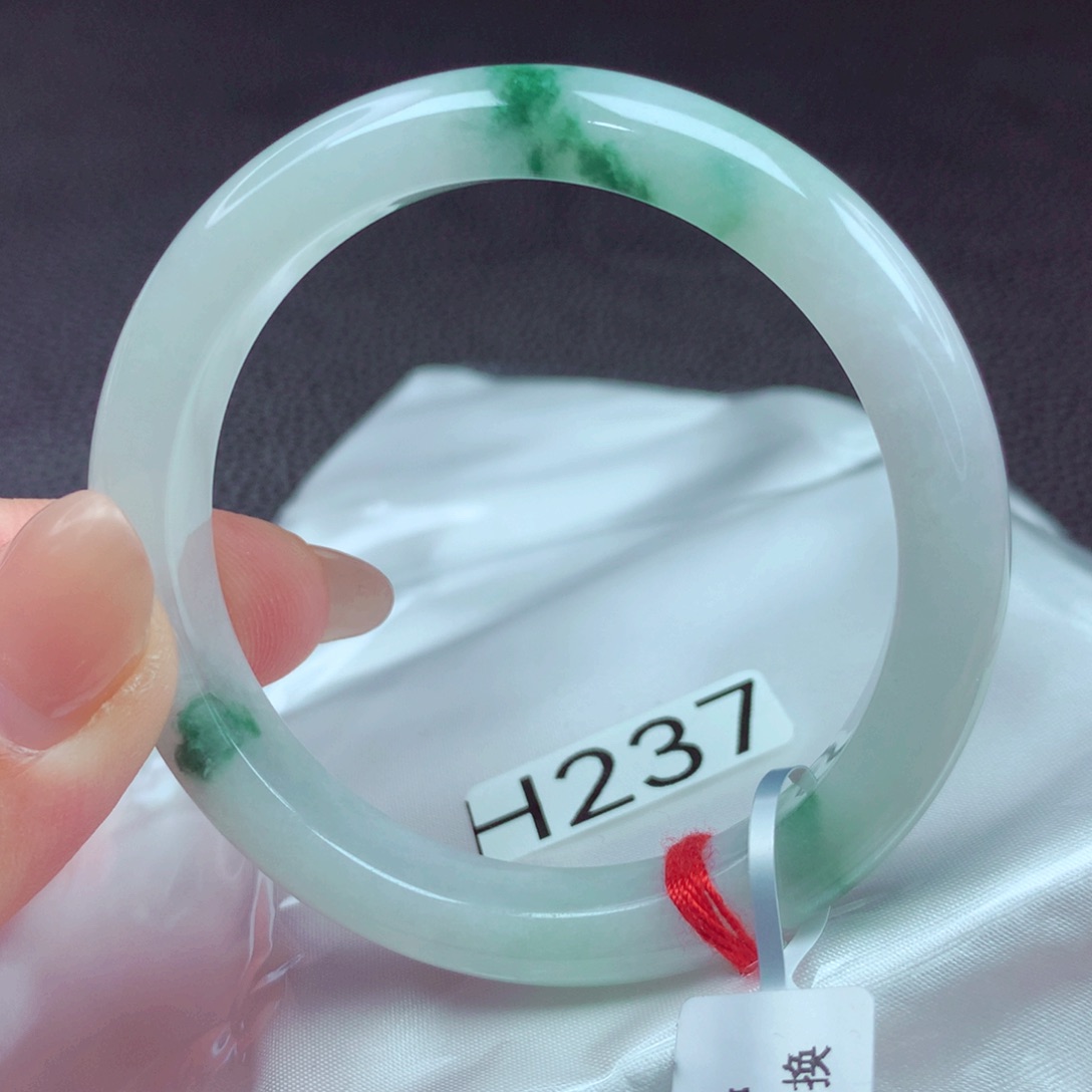 翡翠手镯未镶嵌手镯88