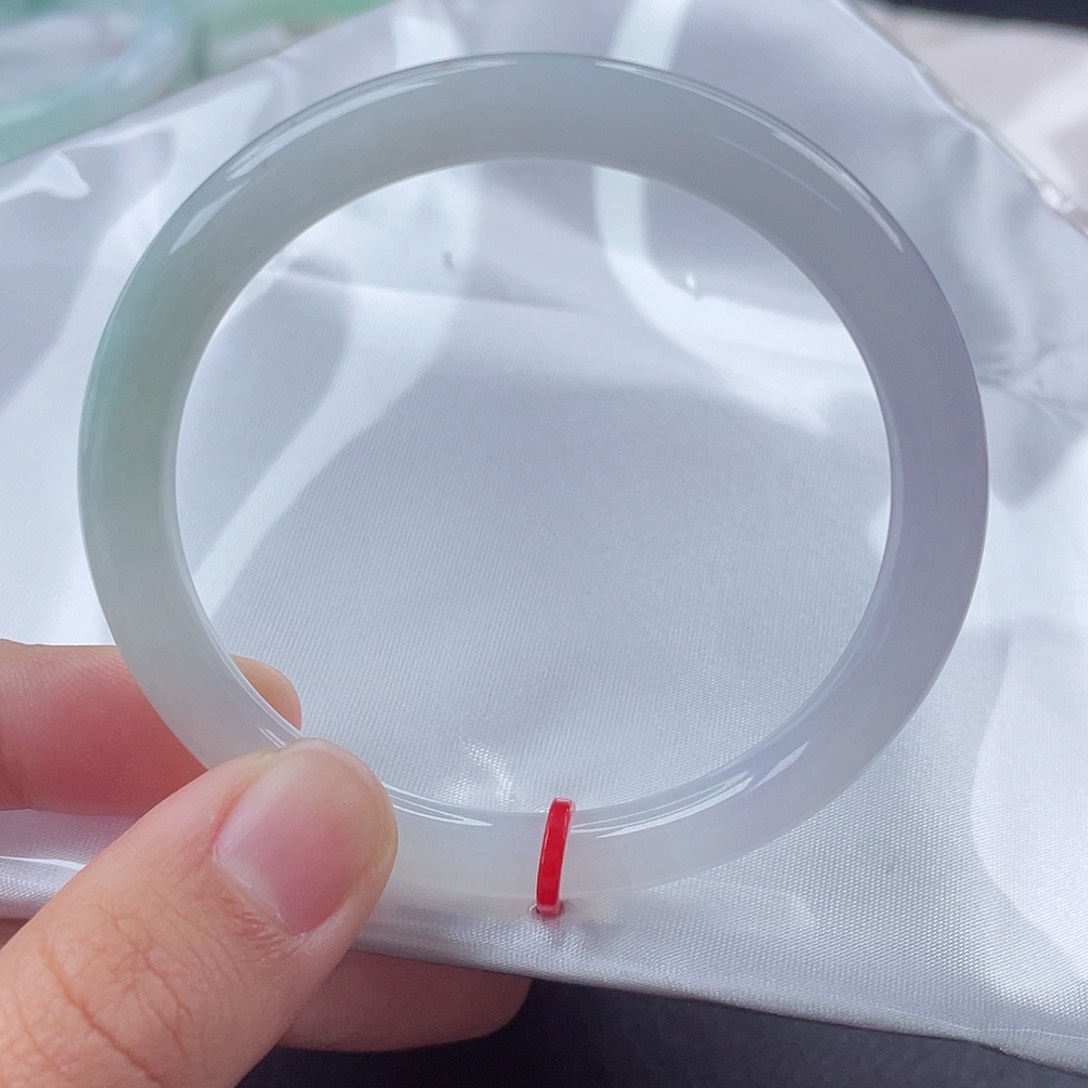 翡翠手镯（圆镯）未镶嵌54圈