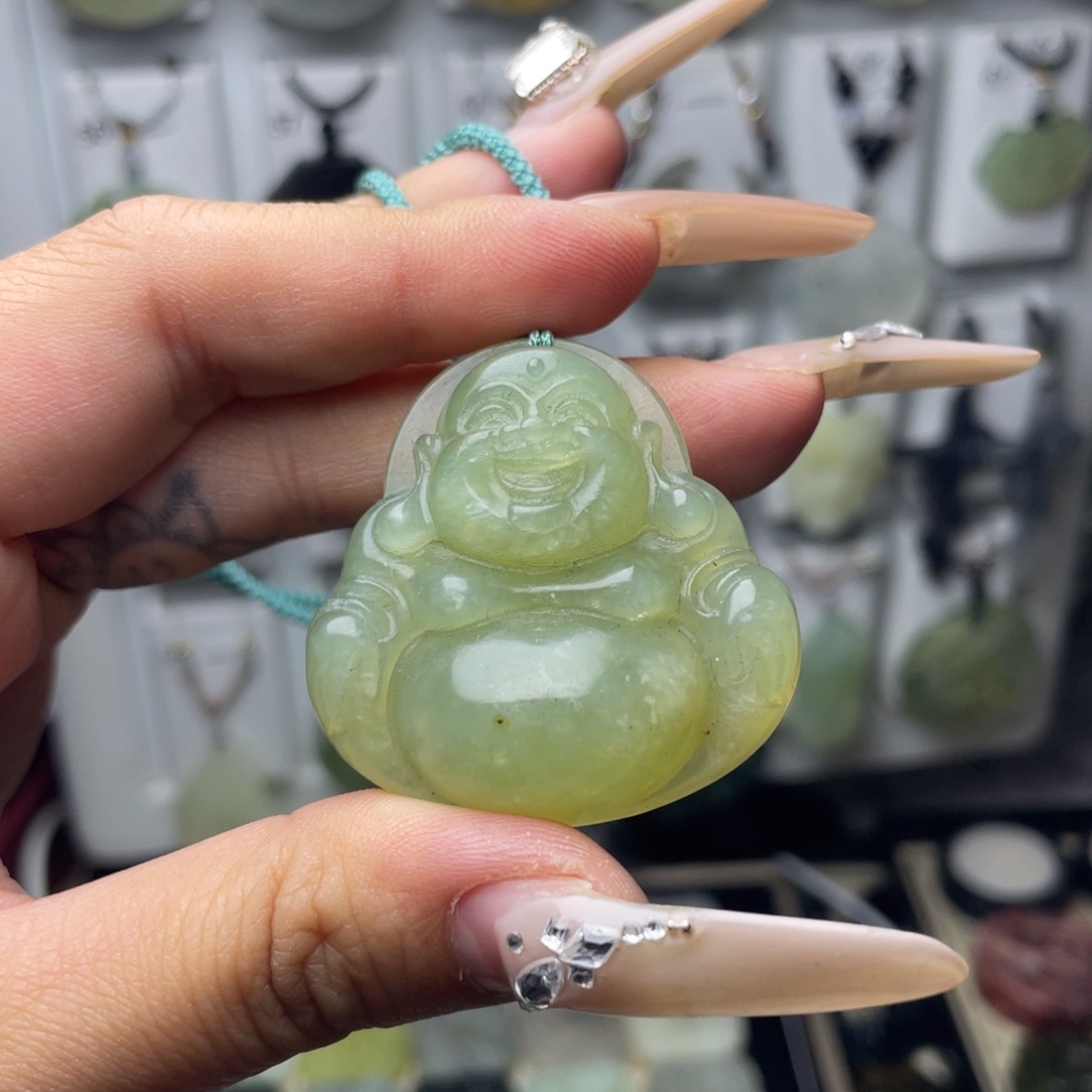 岫玉未镶嵌颈饰大肚佛