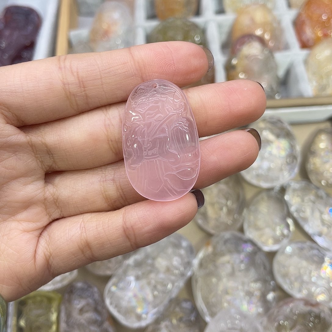 颈饰未镶嵌水晶颈饰未镶嵌的水晶