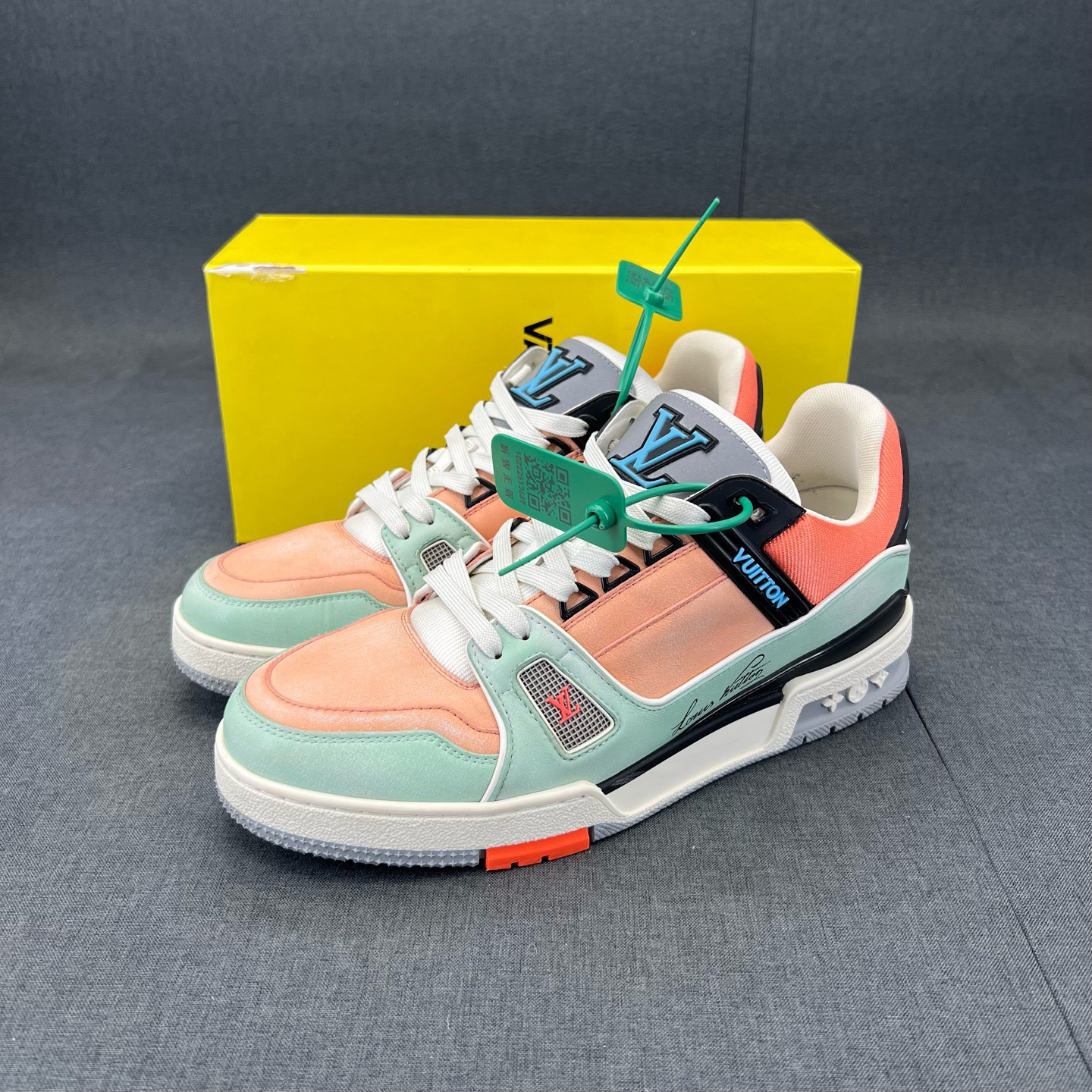 95新 LouisVuitton/路易威登 码数41lv鞋 trainer 粉黑绿原盒