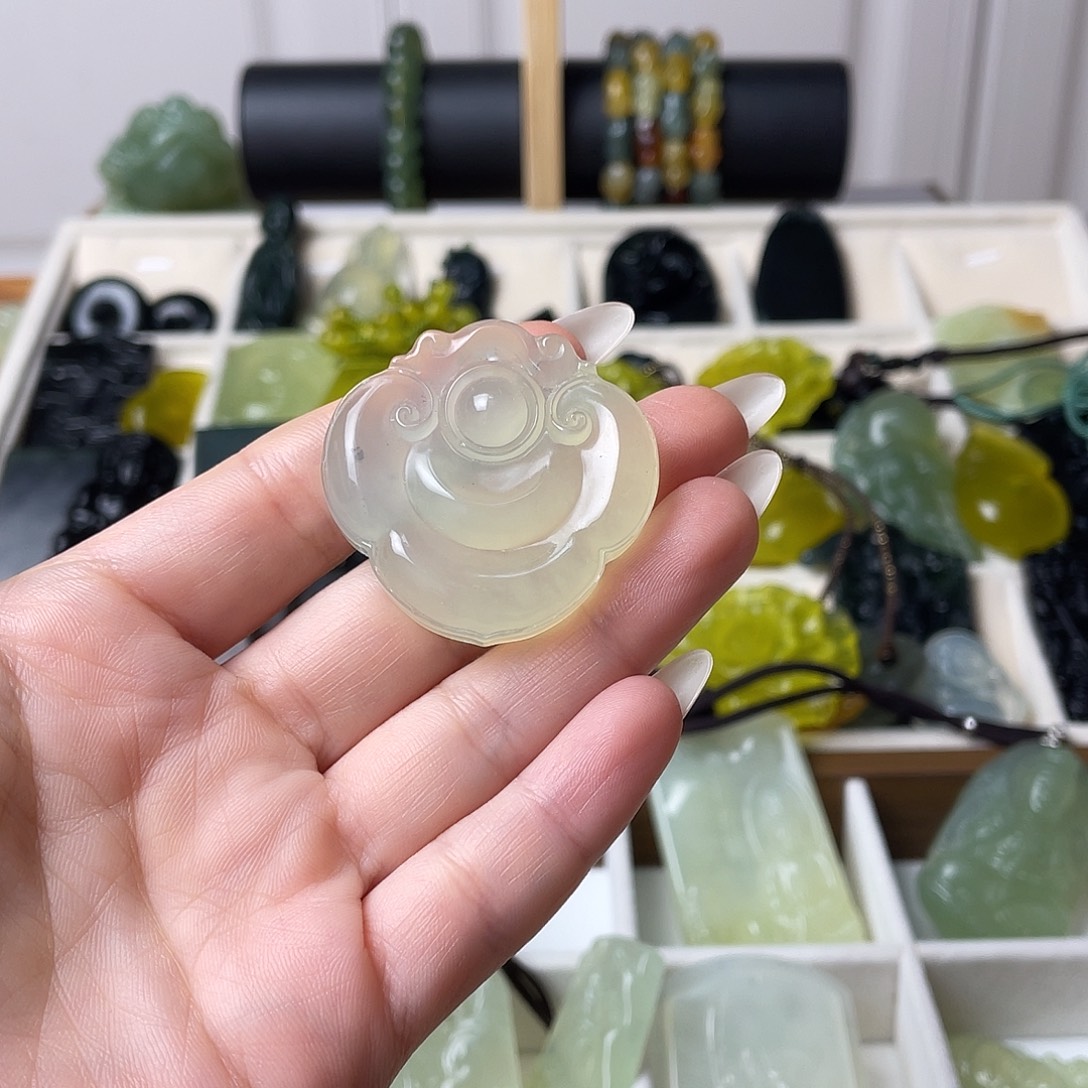 兰***澈蛇纹石玉未镶嵌吊坠(不含链)