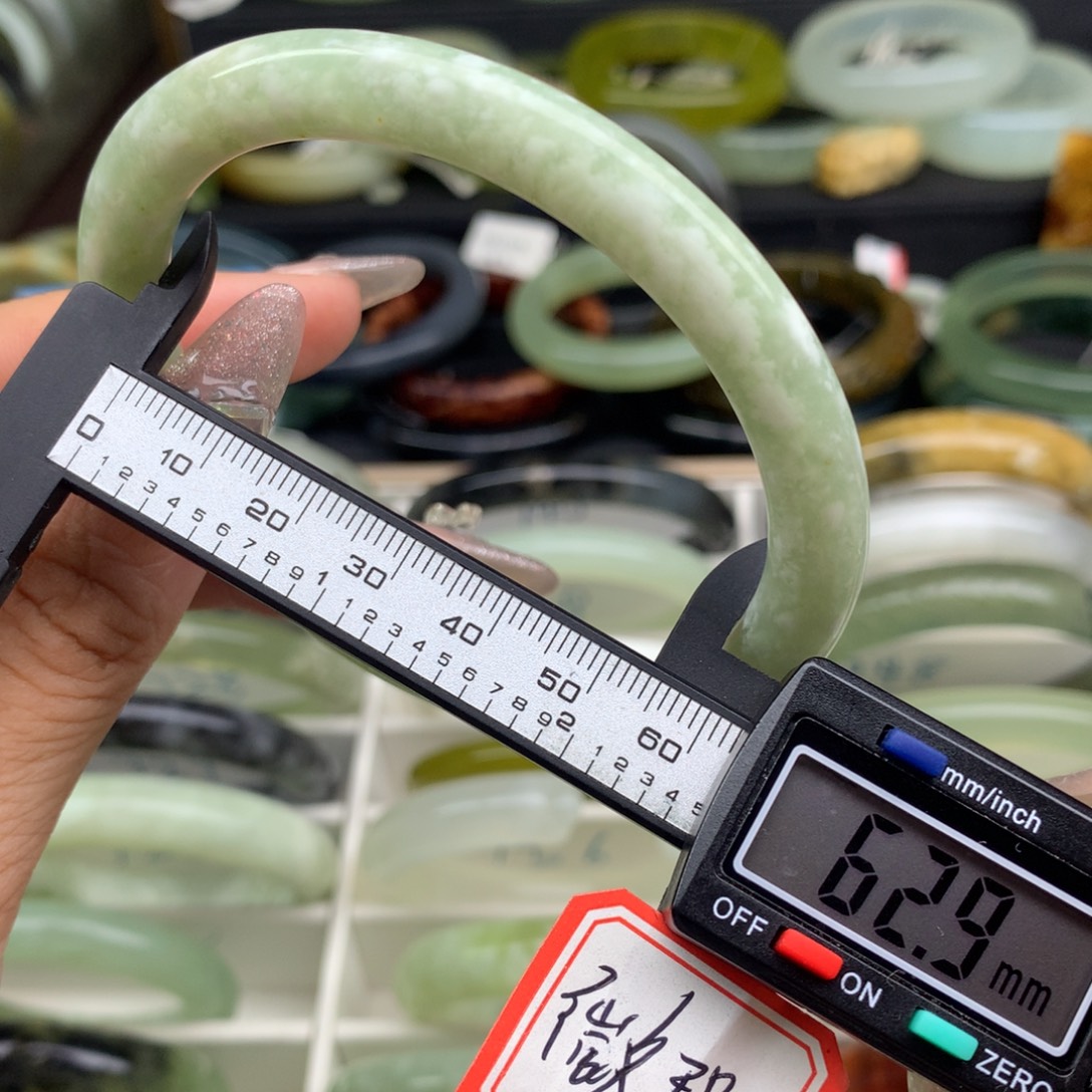 蛇纹石玉未镶嵌手镯753