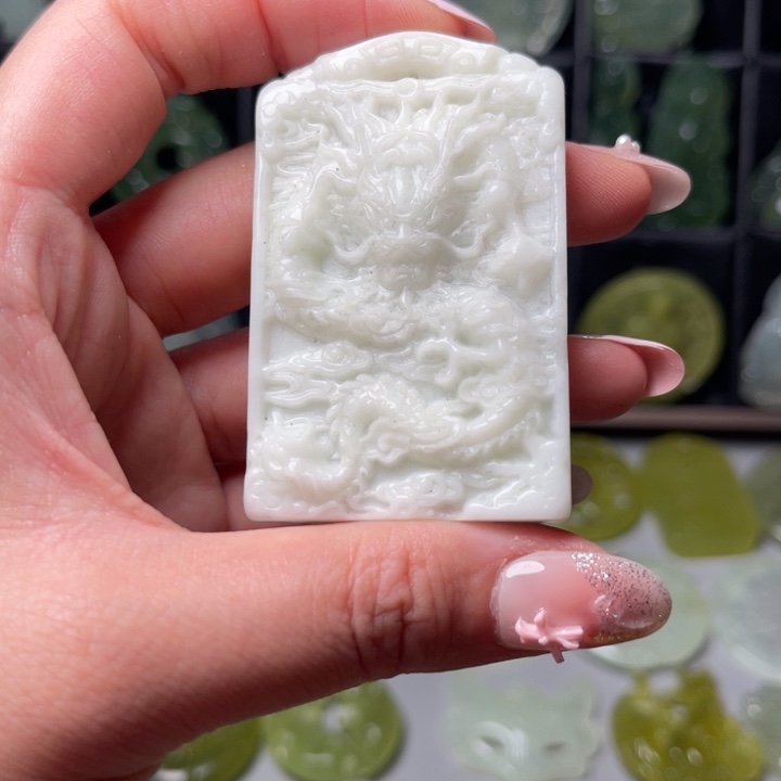 岫玉未镶嵌吊坠(赠链)