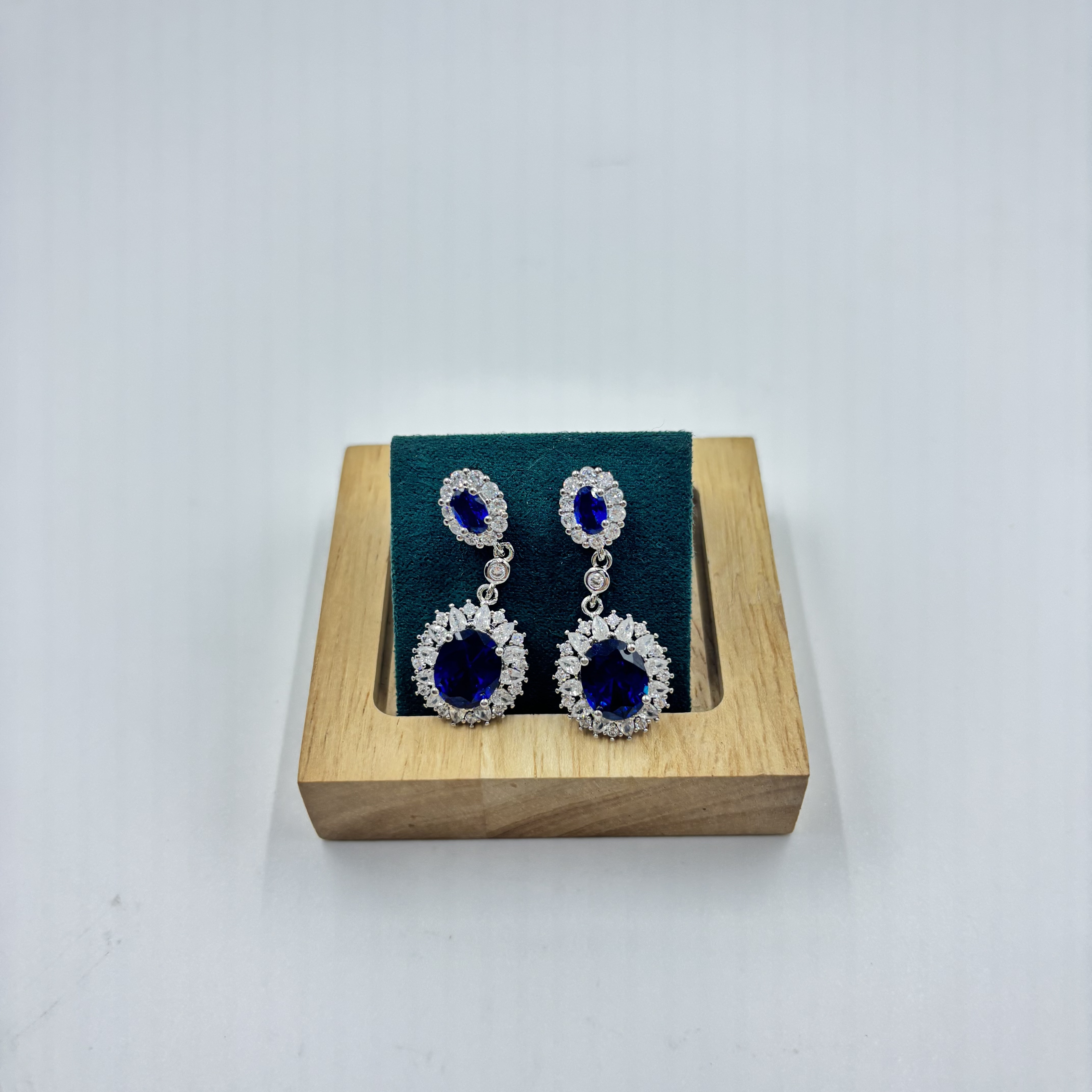 [粉丝专属]高奢臻品蓝色尖晶石耳饰 6301