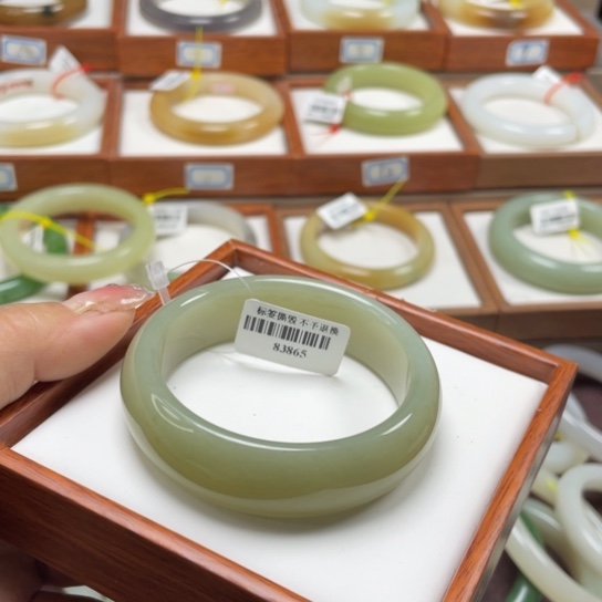 【闪购商品】和田玉手镯未镶嵌