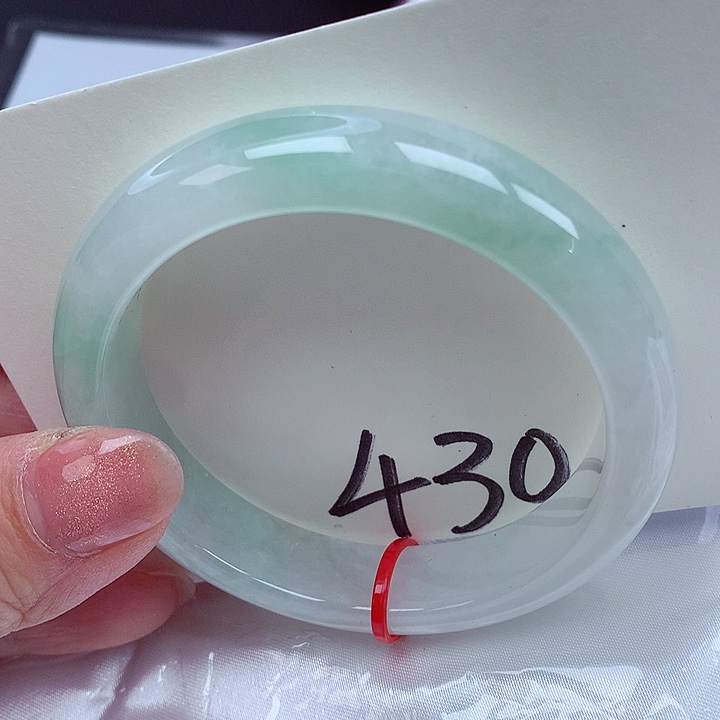 翡翠手镯未镶嵌翡翠