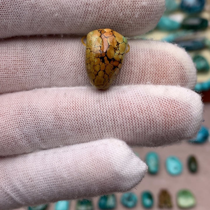 绿松石未镶嵌珠宝奇石