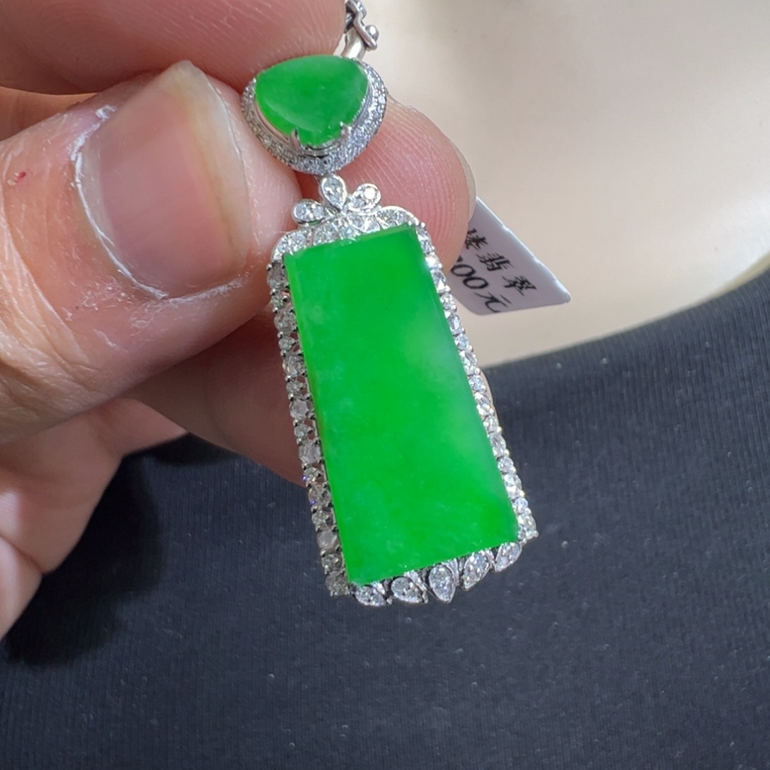 翡翠吊坠(不含链)18K金镶嵌