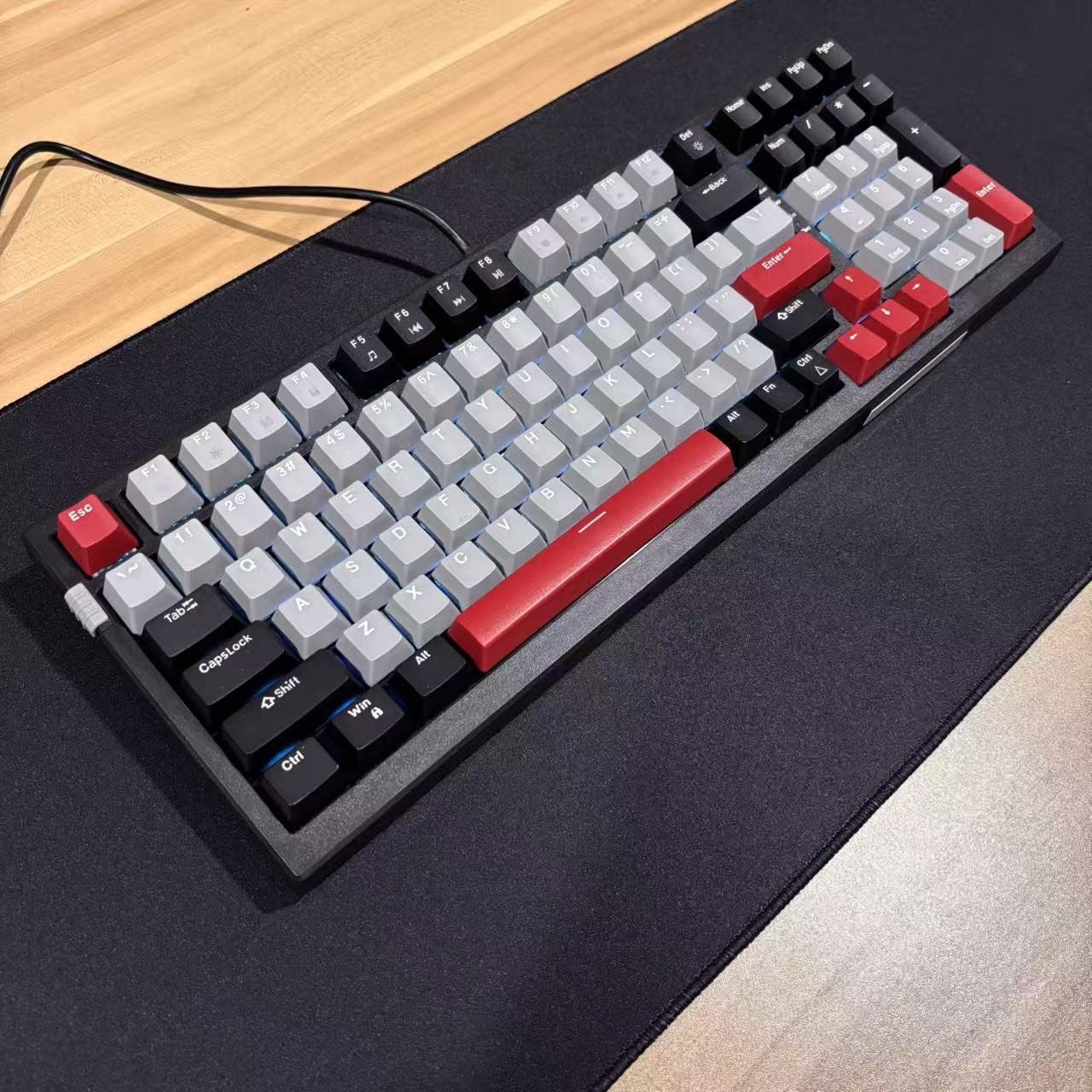 电竞游戏办公适用有线单模机械键盘多种配色星空98