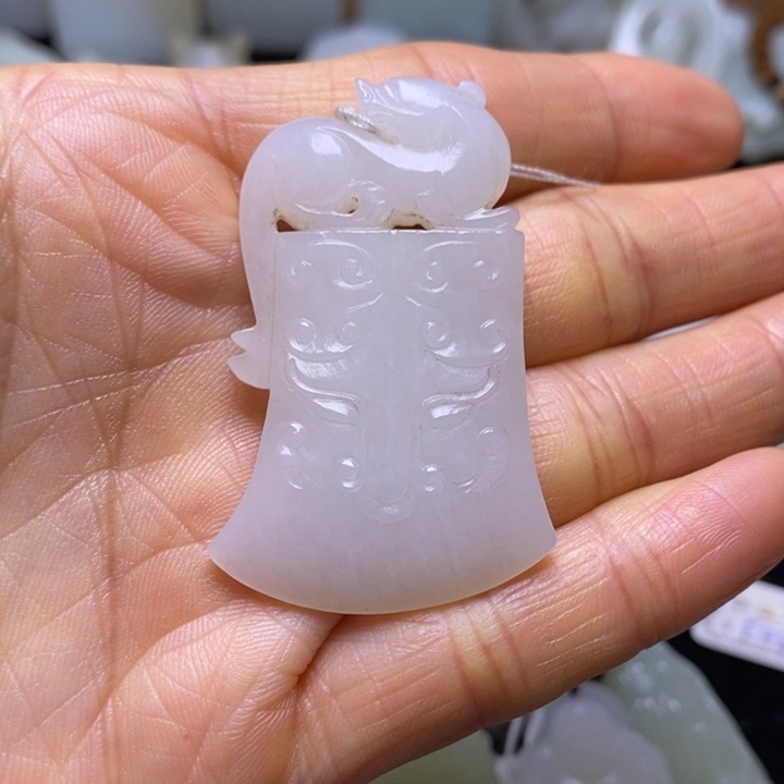 和田玉未镶嵌把件