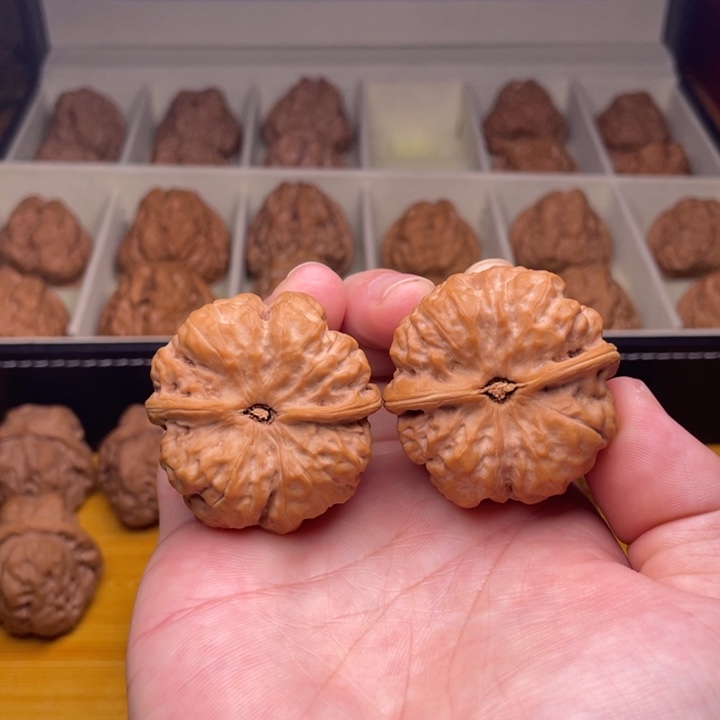 ***文玩核桃吊坠精品蛤蟆头