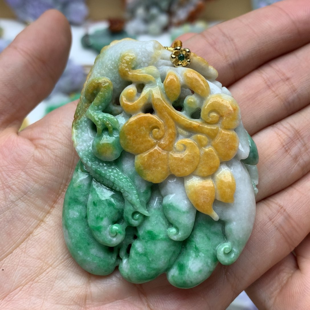 翡翠颈饰未镶嵌翡翠
