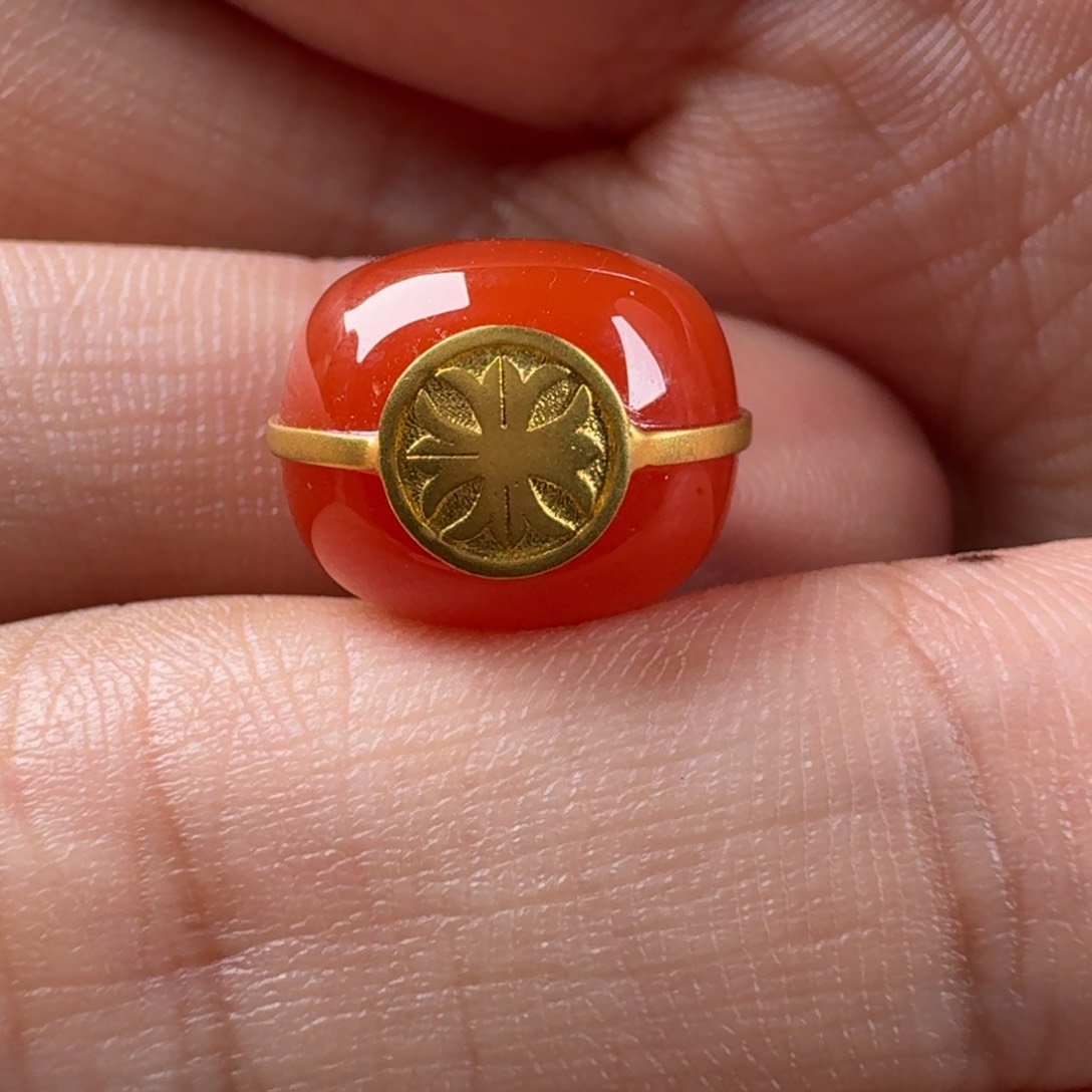 南红玛瑙墩子13.8*10.718K金镶嵌