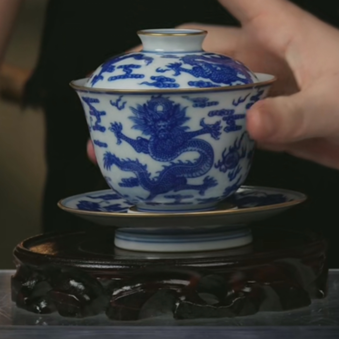 M青花描金九龙纹三才盖碗