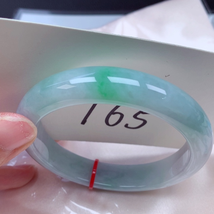 翡翠手镯未镶嵌翡翠