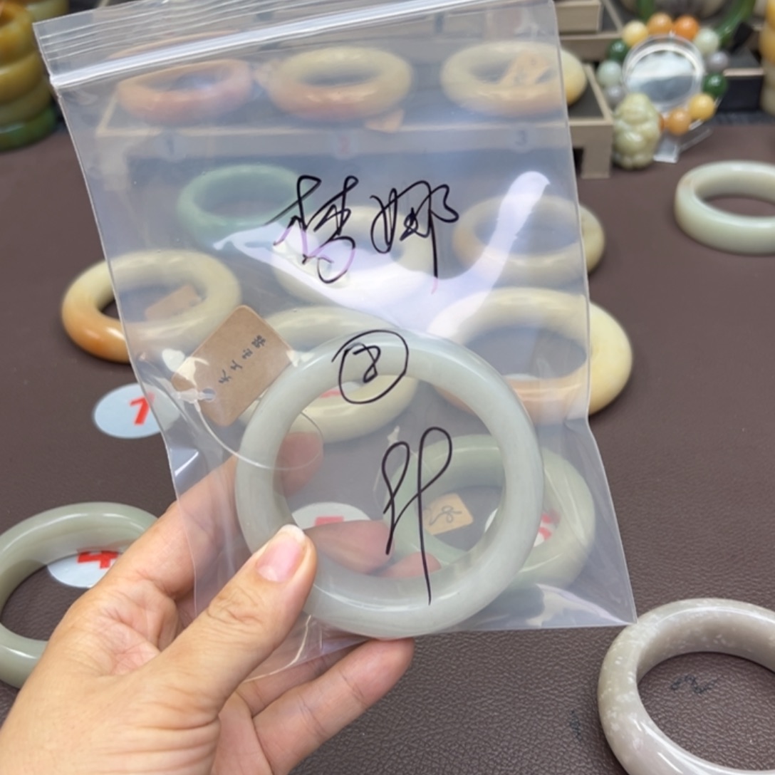 石英质玉未镶嵌手镯梦***牛