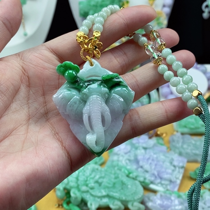 翡翠颈饰未镶嵌翡翠吊坠