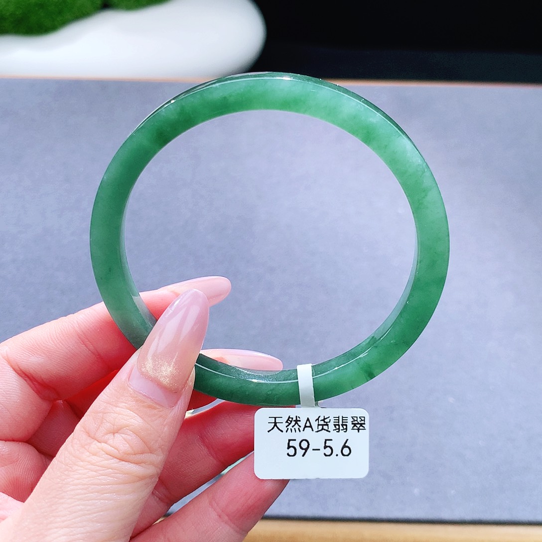 未镶嵌手镯（圆镯）翡翠