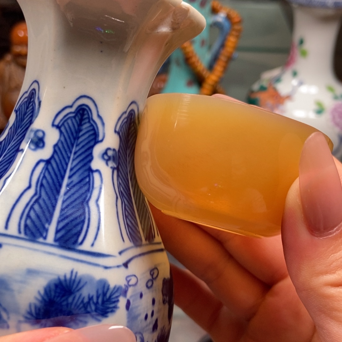 主播节目主持人和主持人的表演