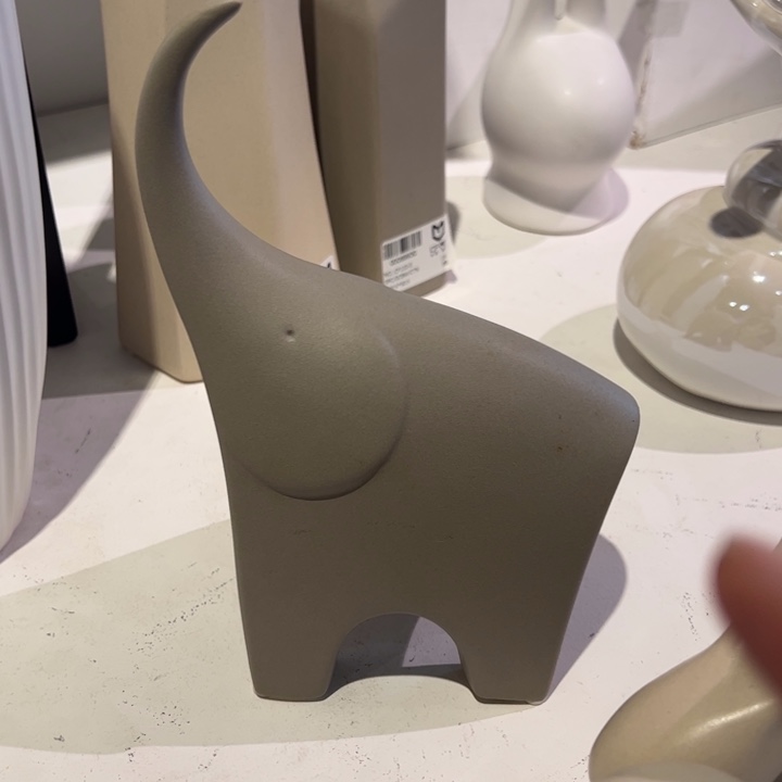 摆件我们的确有。你们