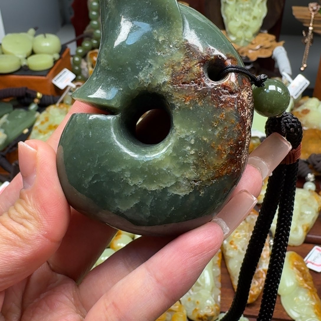 岫岩河磨玉（透闪石质玉）未镶嵌把件