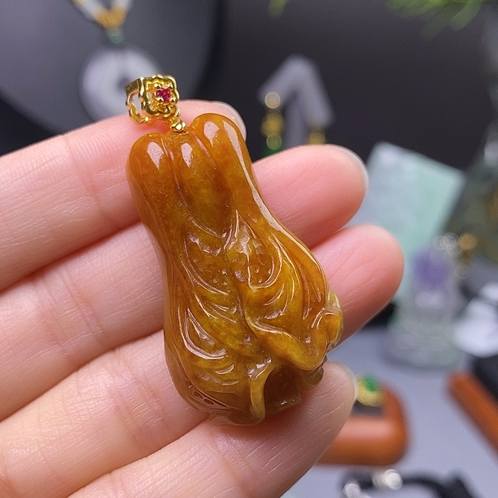 翡翠未镶嵌吊坠(赠链)