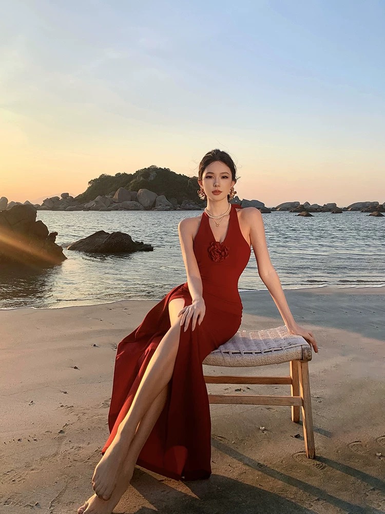 红色花朵美背挂脖连衣裙女春季修身礼服长裙纯欲收腰开叉包臀裙子