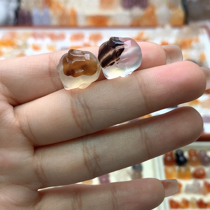 玛瑙/玉髓未镶嵌玛瑙趴趴兔