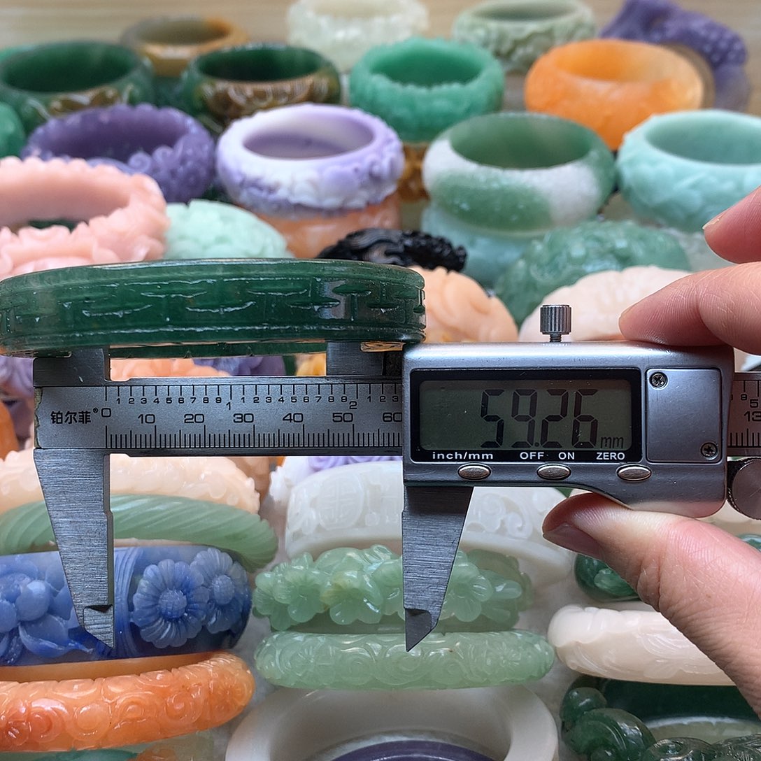 未镶嵌手镯石英质玉