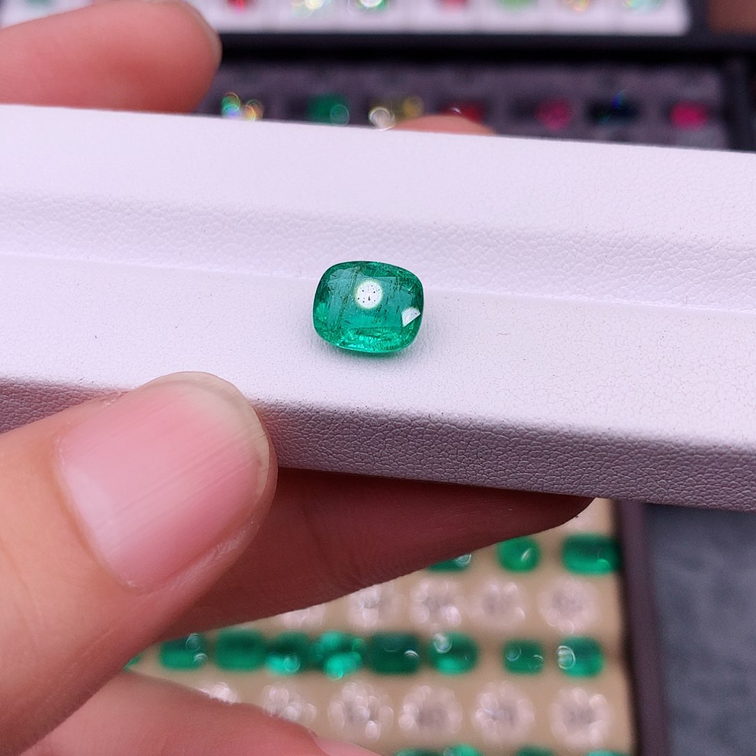 祖母绿裸石未镶嵌