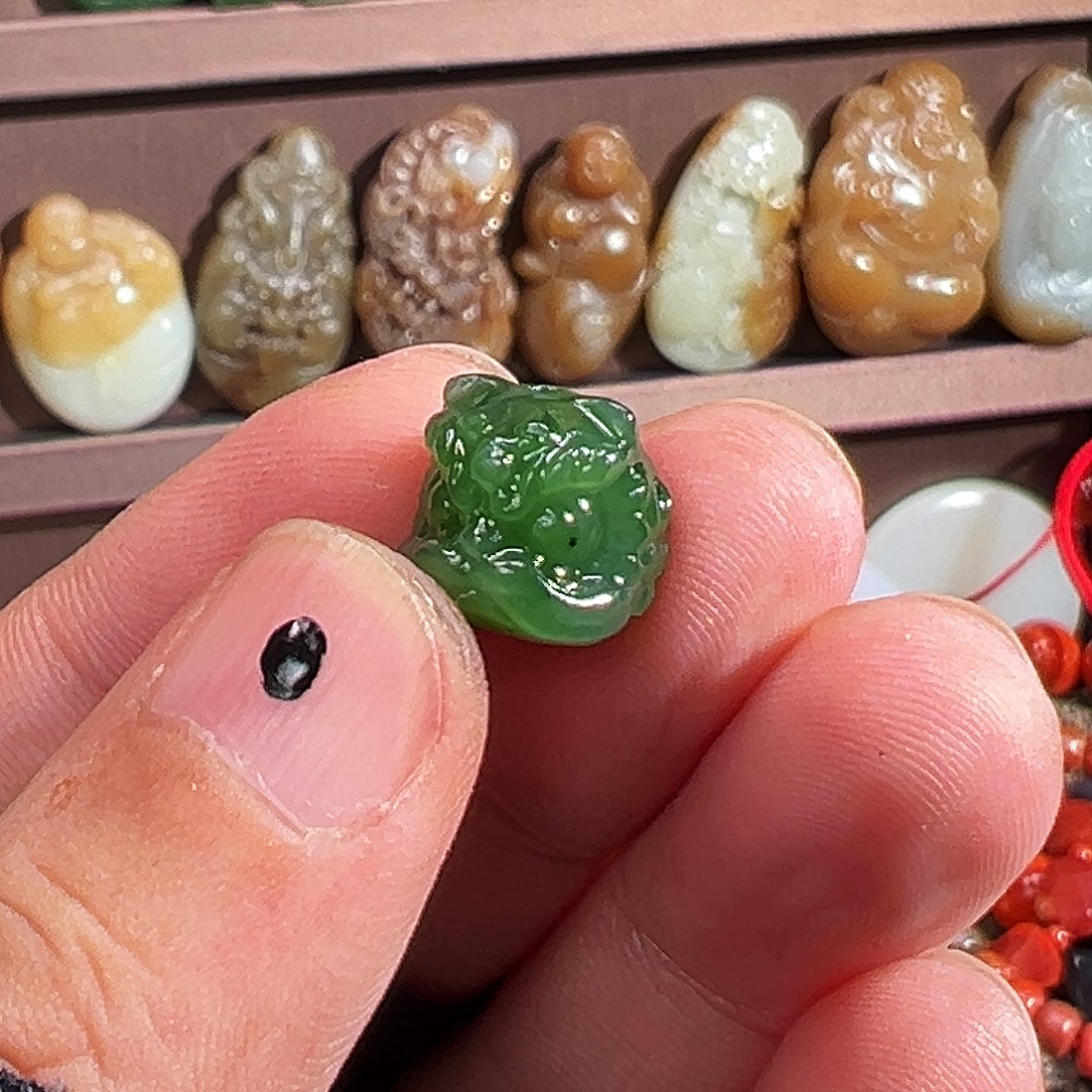 和田玉（碧玉）颈饰未镶嵌12mm+醒狮单珠