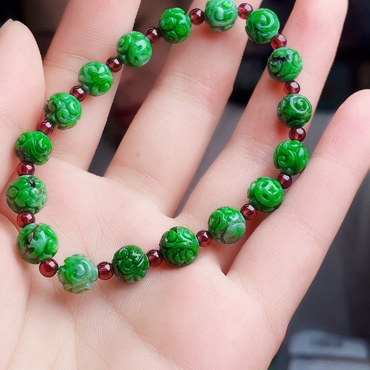 翡翠未镶嵌颈饰多样性