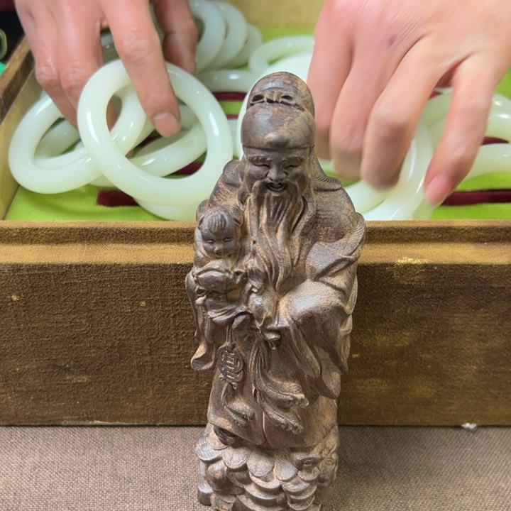 精品摆件工艺品等