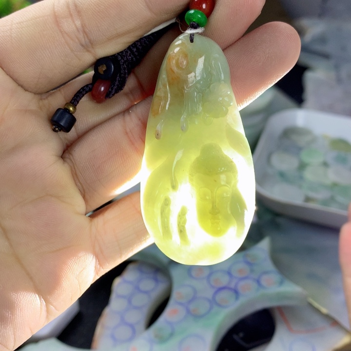 翡翠未镶嵌颈饰翡翠