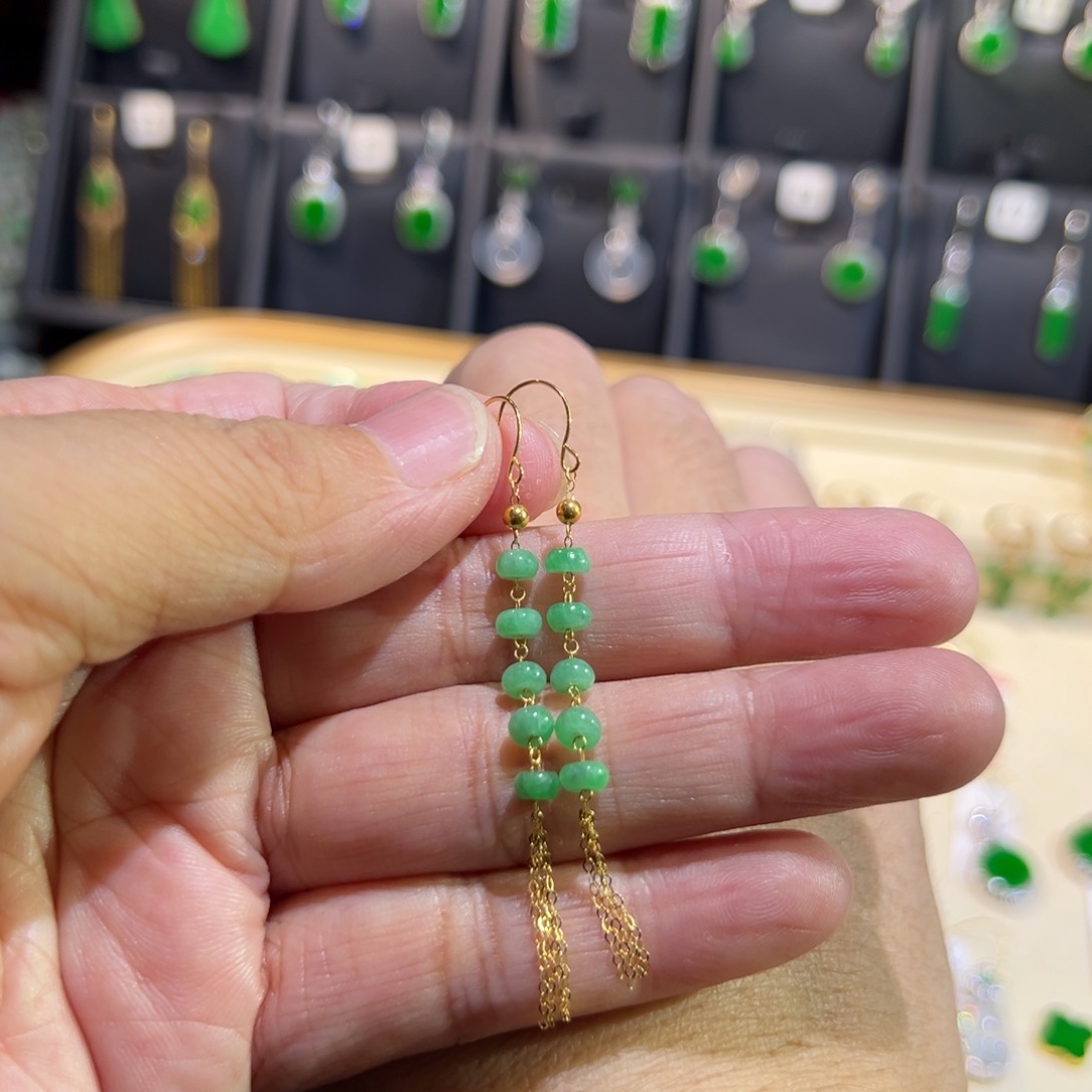 颈饰18K金镶嵌翡翠耳钩