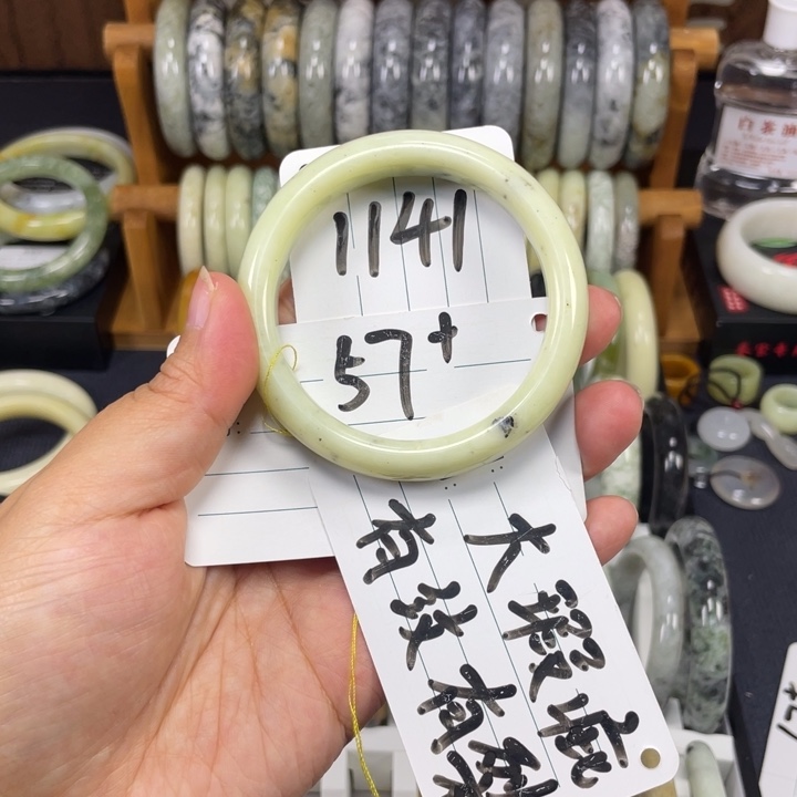 蛇纹石玉未镶嵌手镯有瑕 不退不换