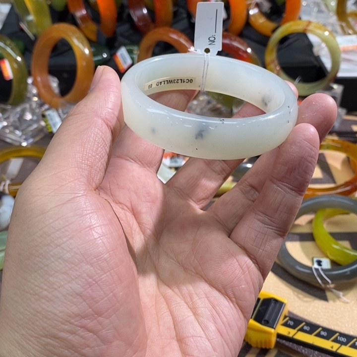 透闪石-蛇纹石玉未镶嵌手镯