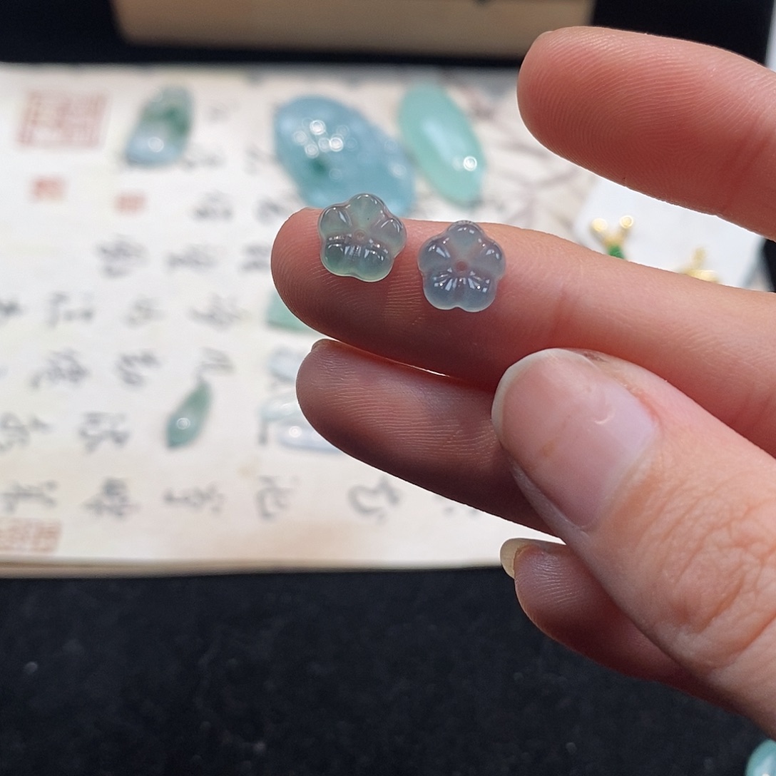 翡翠颈饰未镶嵌小*子天然翡翠