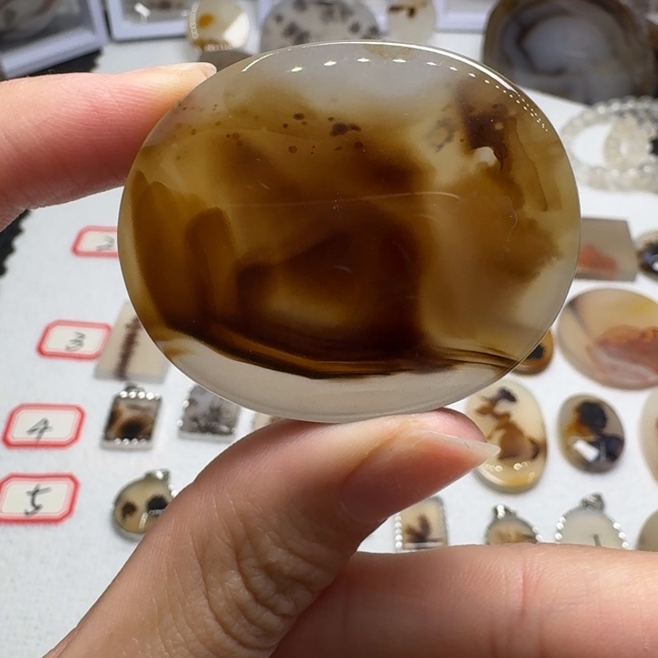 玛瑙/玉髓未镶嵌珠宝奇石