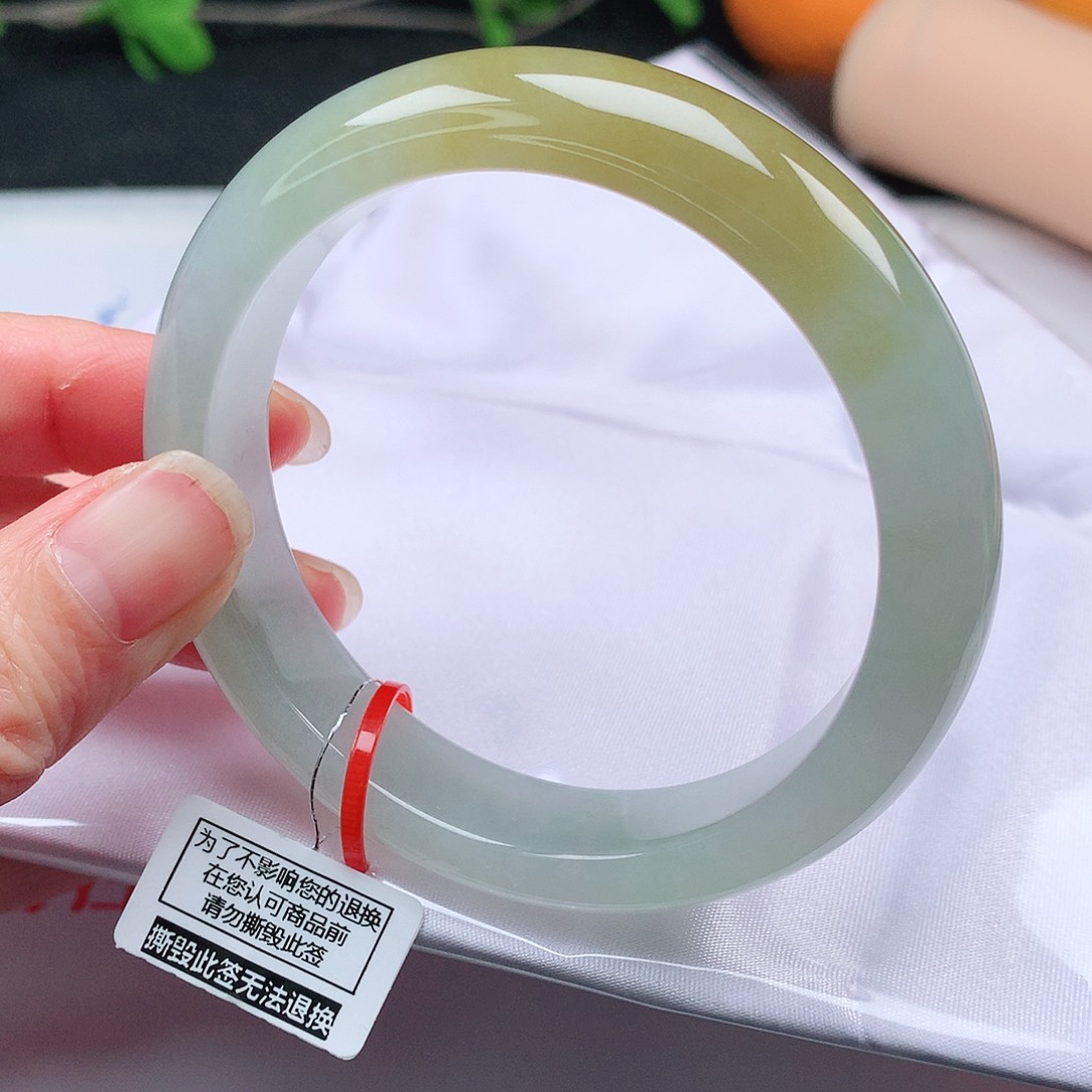 翡翠手镯未镶嵌57圈