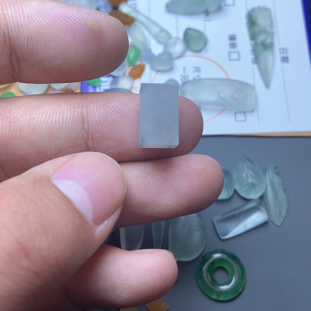定制翡翠挂件未镶嵌