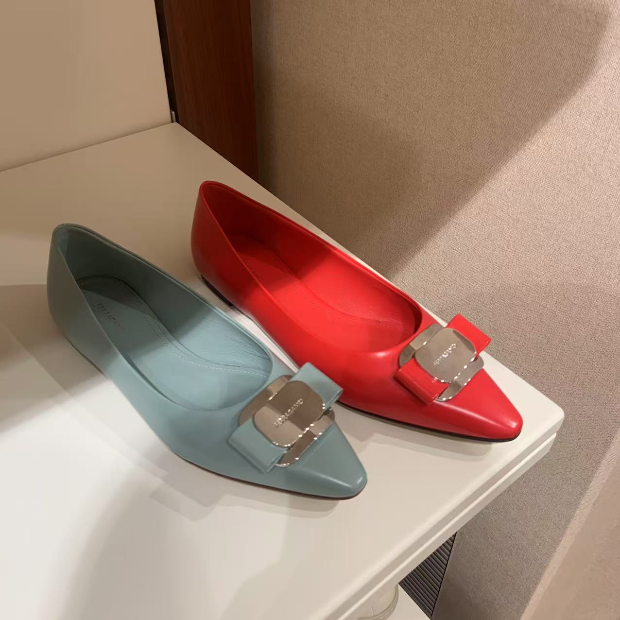 未使用 FERRAGAMO/菲拉格慕 女鞋蝴蝶结尖头平底单鞋多色