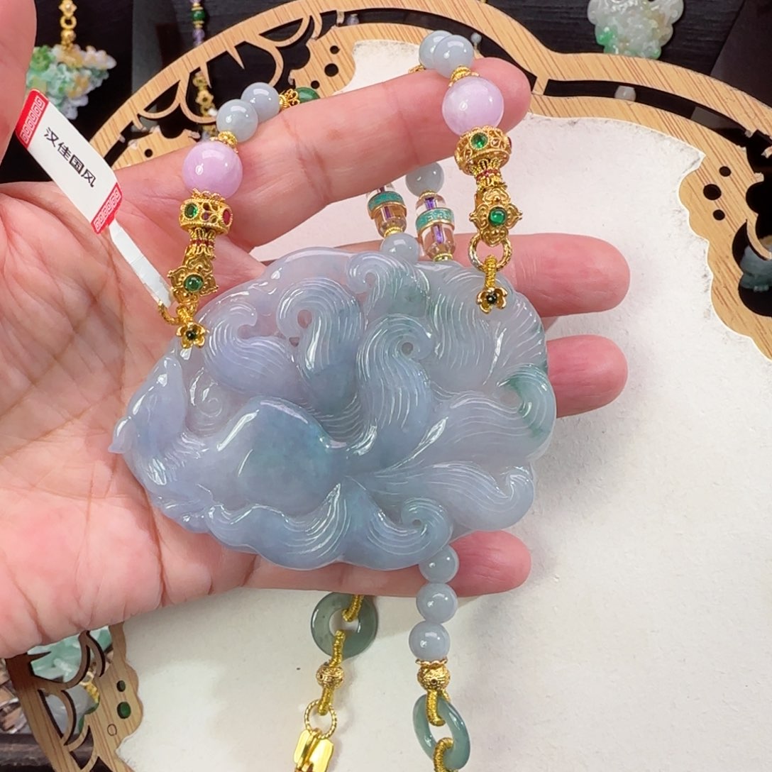 翡翠颈饰未镶嵌H****?仿古