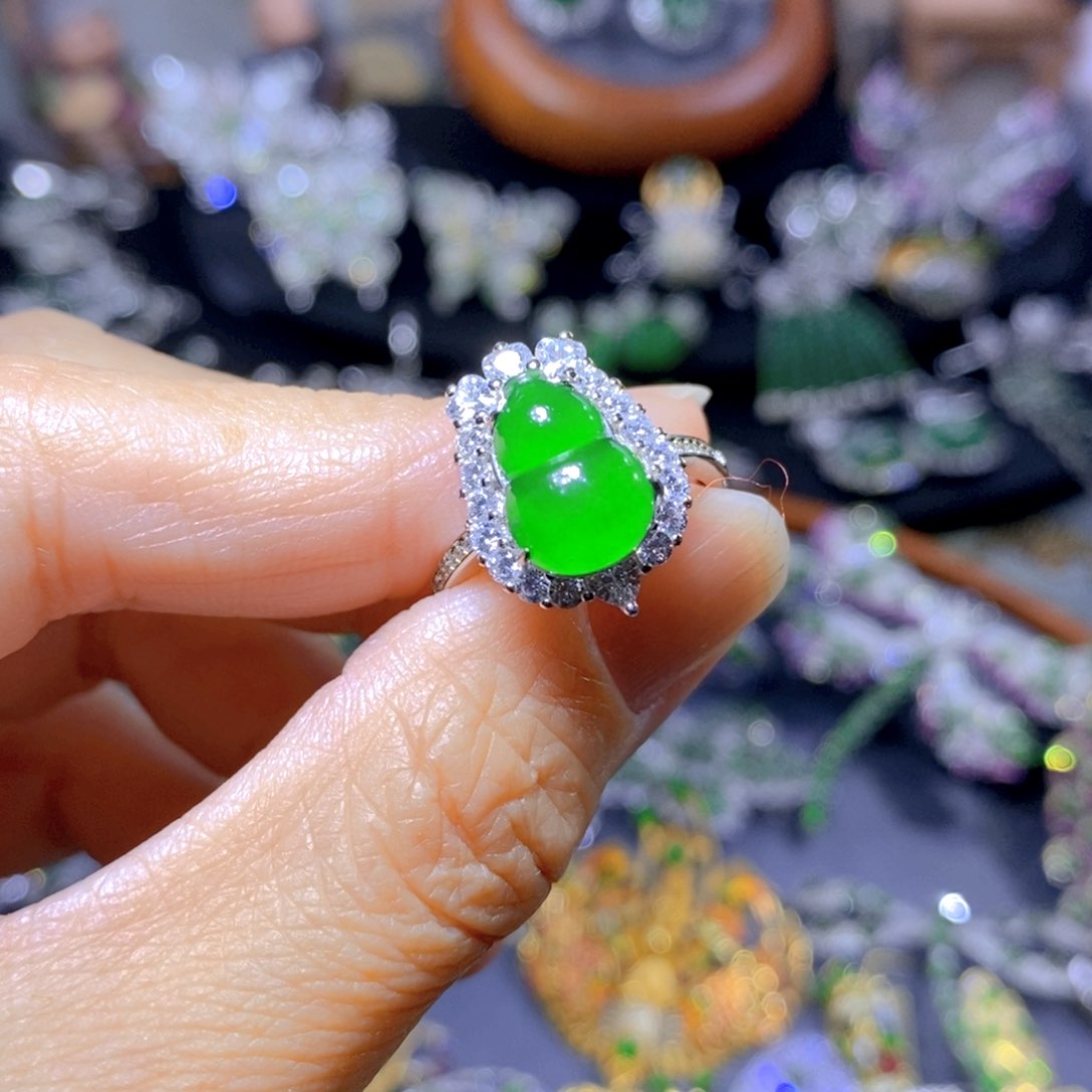 翡翠颈饰银S925镶嵌天然翡翠