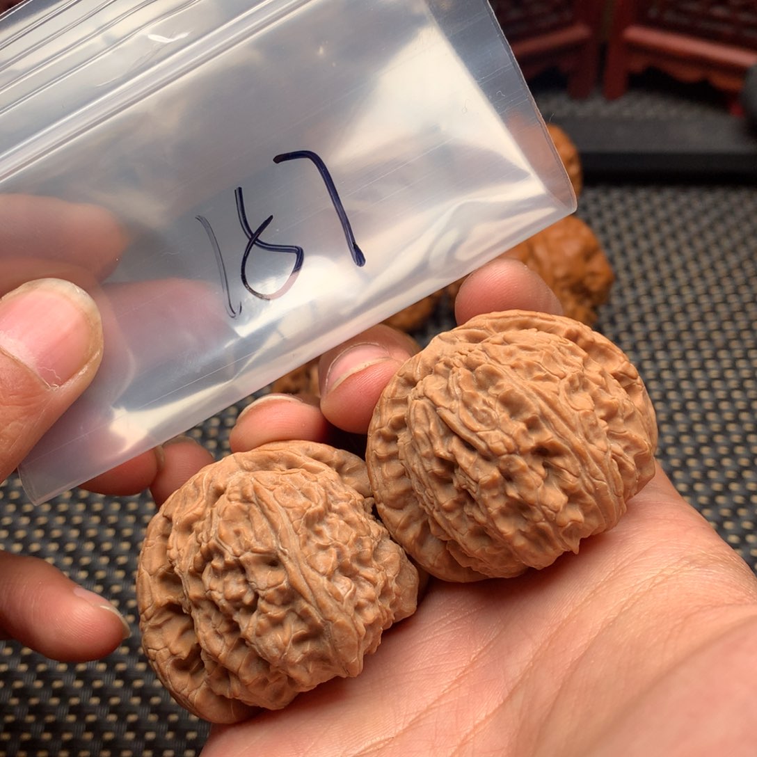 文玩核桃吊坠白狮子43