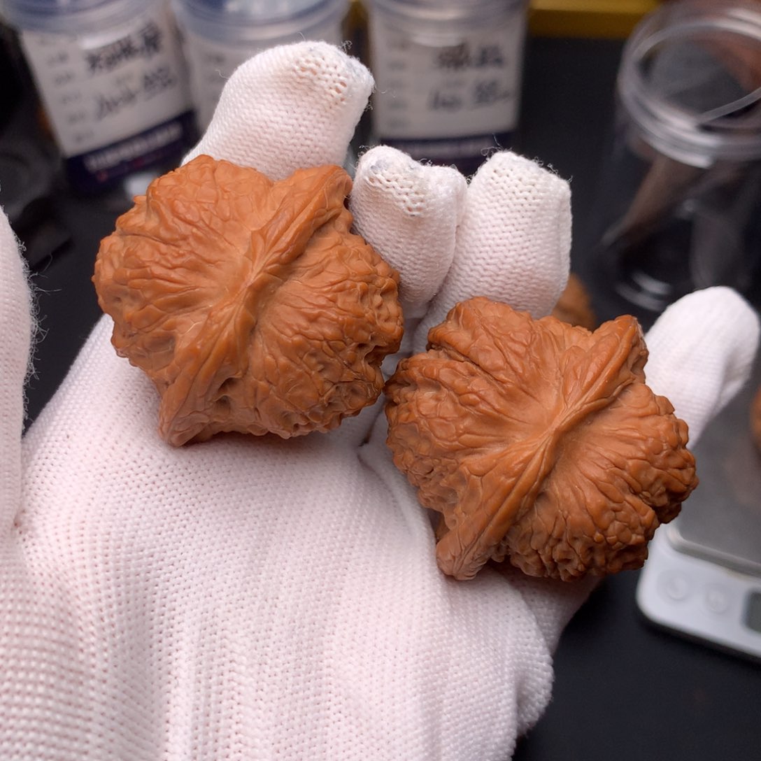 文玩核桃吊坠43血麒麟