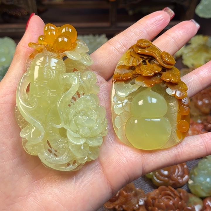 蛇纹石玉吊坠(赠链)未镶嵌梵*