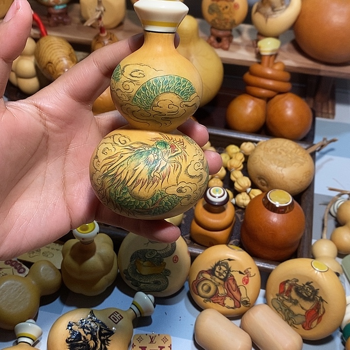 玉髓口针刺青龙图葫芦