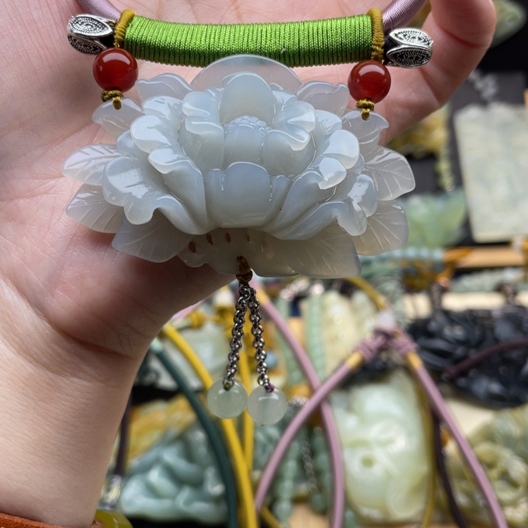 蛇纹石玉颈饰未镶嵌?****?